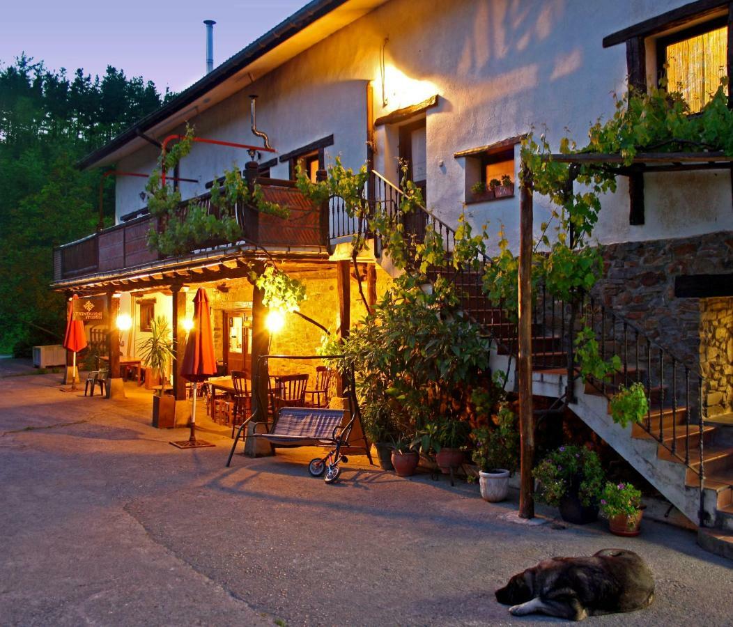 Agroturismo Sidreria Txindurri Iturri Hostal Deba Exterior foto